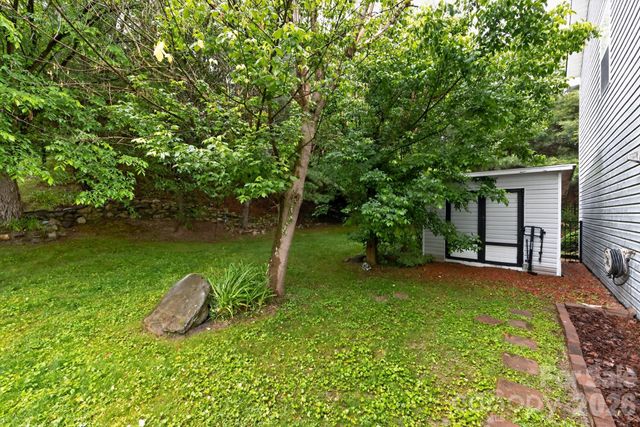 11 Peppermill Drive, Asheville, NC 28804
