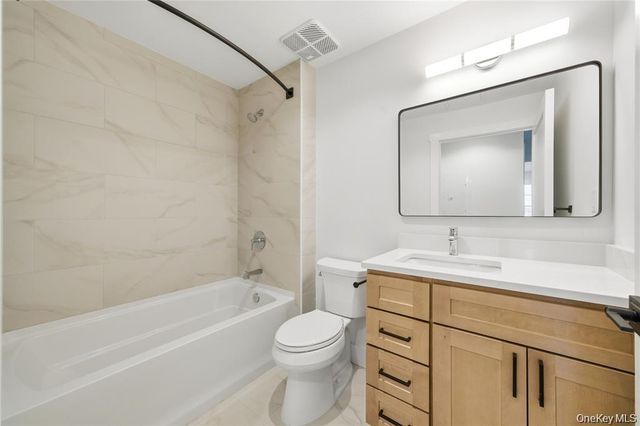 180 Deer Park Avenue 212, Babylon, NY 11702