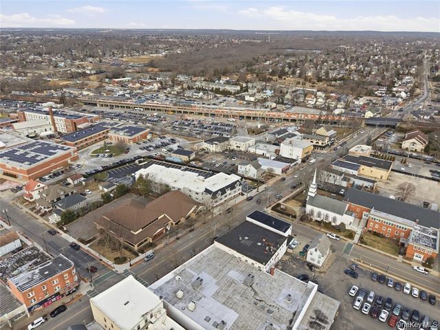 180 Deer Park Avenue 212, Babylon, NY 11702