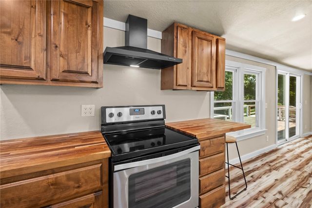 8431 Navajo Trail, Rogers, AR 72756
