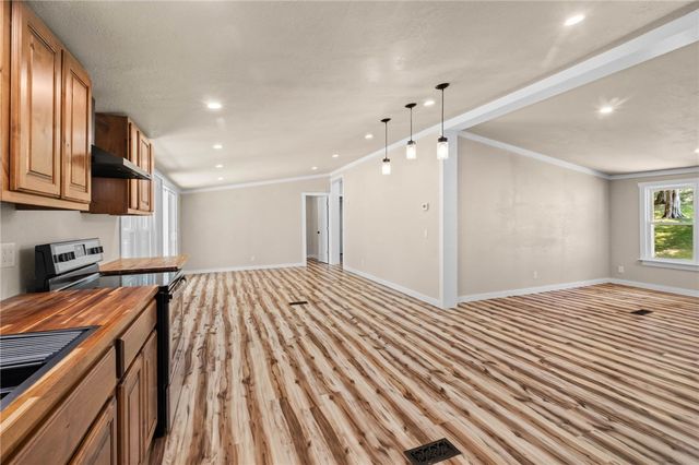 8431 Navajo Trail, Rogers, AR 72756