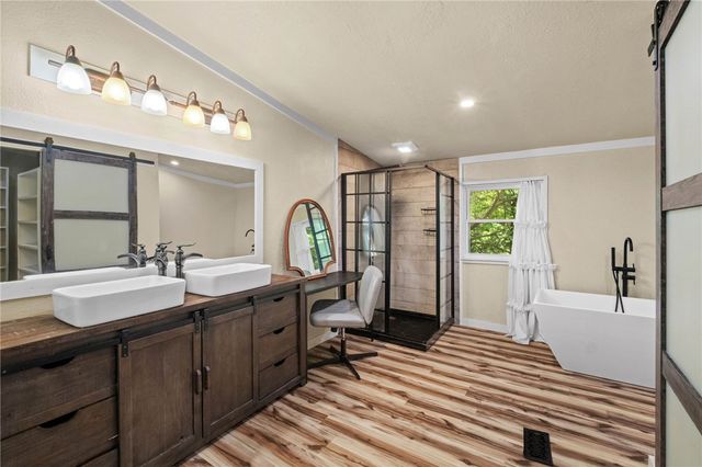 8431 Navajo Trail, Rogers, AR 72756