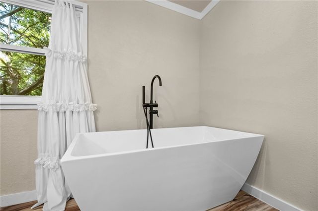8431 Navajo Trail, Rogers, AR 72756