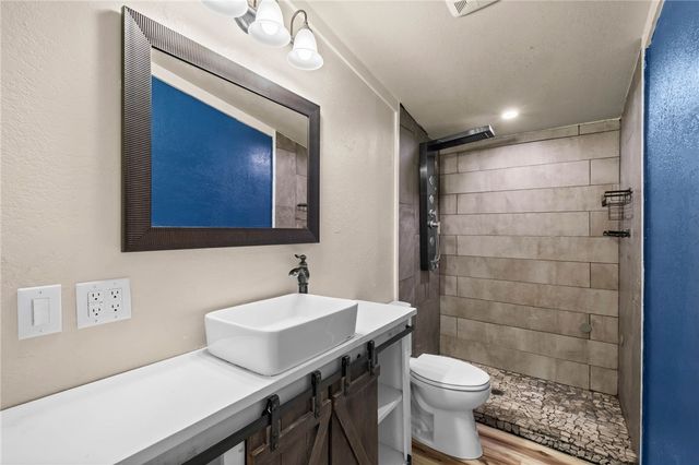 8431 Navajo Trail, Rogers, AR 72756