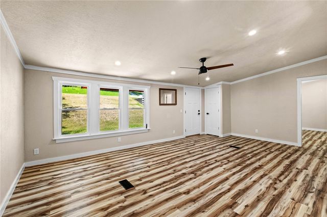 8431 Navajo Trail, Rogers, AR 72756