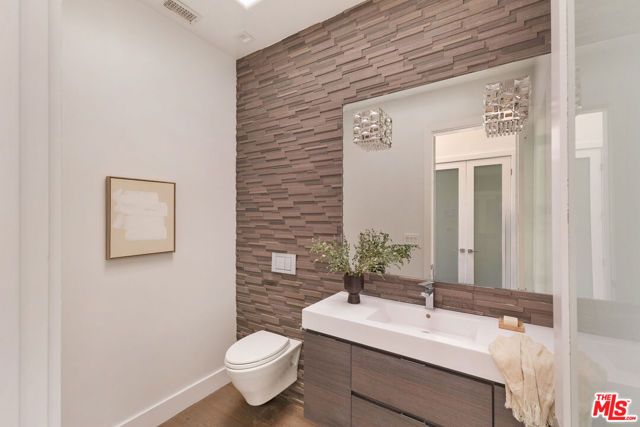 4130 Parva Avenue, Los Angeles, CA 90027