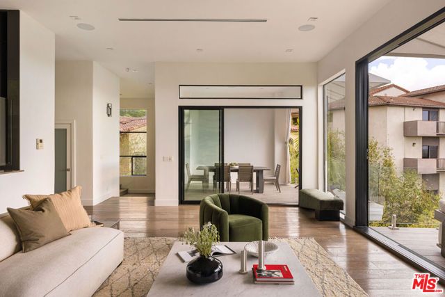 4130 Parva Avenue, Los Angeles, CA 90027