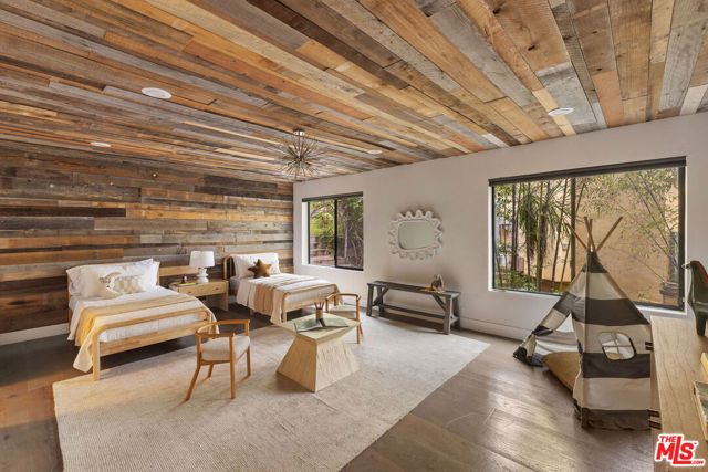 4130 Parva Avenue, Los Angeles, CA 90027