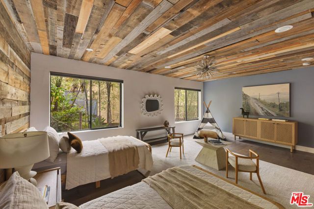 4130 Parva Avenue, Los Angeles, CA 90027