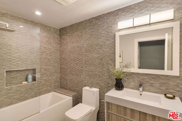 4130 Parva Avenue, Los Angeles, CA 90027