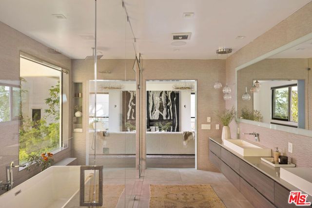 4130 Parva Avenue, Los Angeles, CA 90027