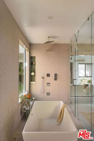 4130 Parva Avenue, Los Angeles, CA 90027