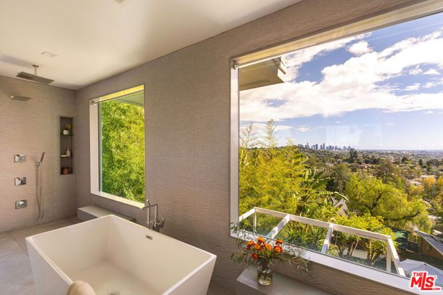 4130 Parva Avenue, Los Angeles, CA 90027