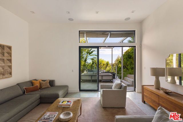 4130 Parva Avenue, Los Angeles, CA 90027