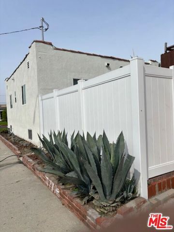 800 E 83rd Street, Los Angeles, CA 90001