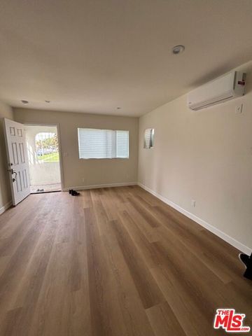 800 E 83rd Street, Los Angeles, CA 90001