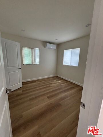 800 E 83rd Street, Los Angeles, CA 90001