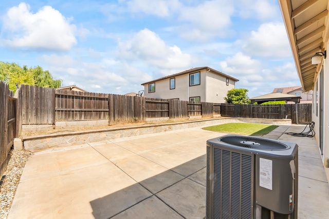 9583 Lomax Ct, Sacramento, CA 95829