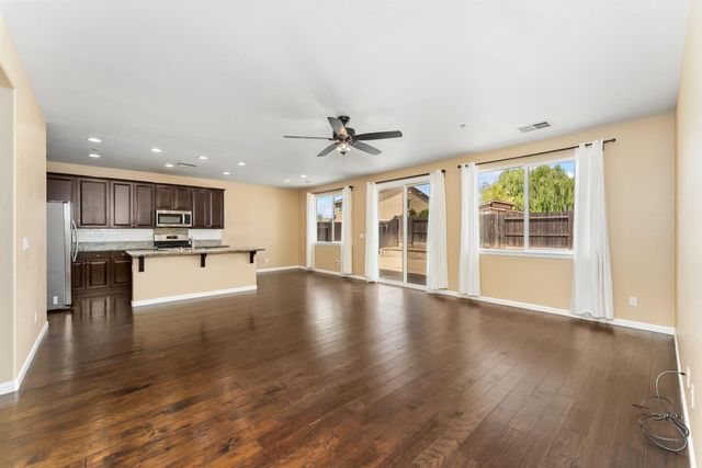 9583 Lomax Ct, Sacramento, CA 95829