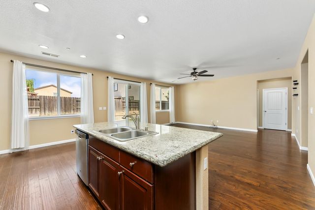 9583 Lomax Ct, Sacramento, CA 95829