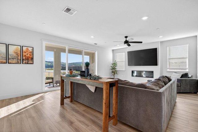 288 Luna Way, Hollister, CA 95023