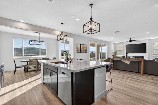 288 Luna Way, Hollister, CA 95023