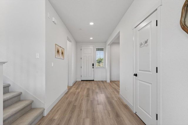 288 Luna Way, Hollister, CA 95023