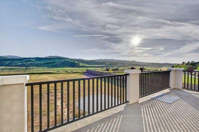 288 Luna Way, Hollister, CA 95023