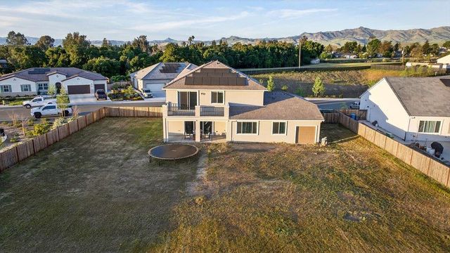 288 Luna Way, Hollister, CA 95023