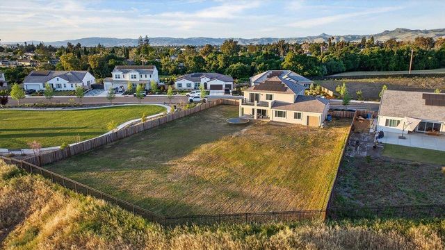 288 Luna Way, Hollister, CA 95023