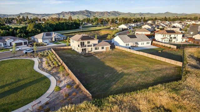 288 Luna Way, Hollister, CA 95023