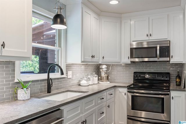 2357 MOUNTAIN OAKS LANE, Hoover, AL 35226