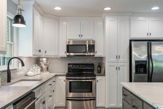 2357 MOUNTAIN OAKS LANE, Hoover, AL 35226