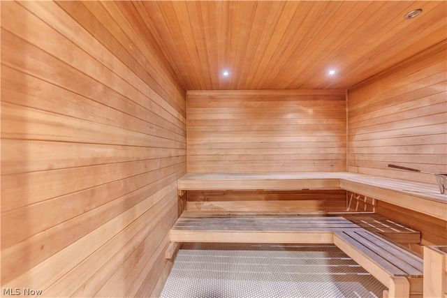 12900 Lake Avenue 320, Lakewood, OH 44107