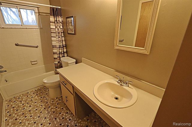 38993 Grennada Street, Livonia, MI 48154