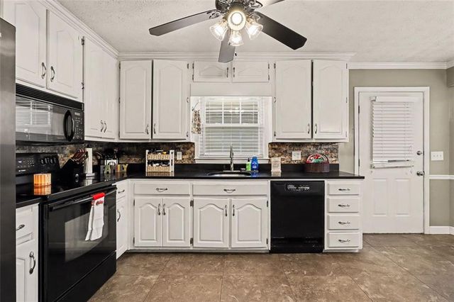 1490 HICKORY SW Lane, Lilburn, GA 30047