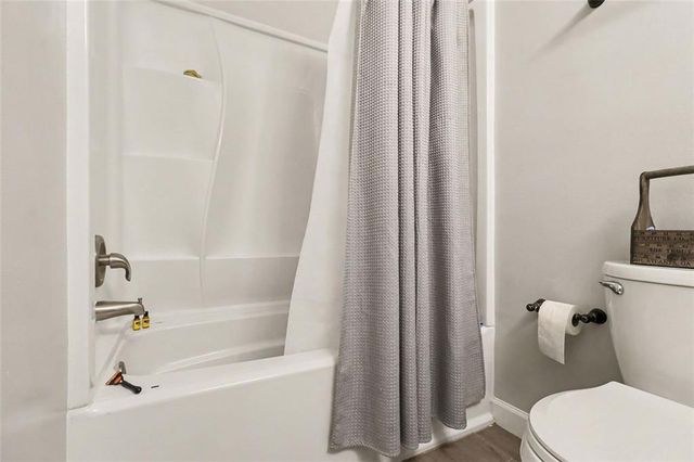 1490 HICKORY SW Lane, Lilburn, GA 30047