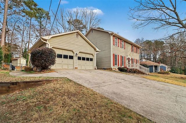 1490 HICKORY SW Lane, Lilburn, GA 30047