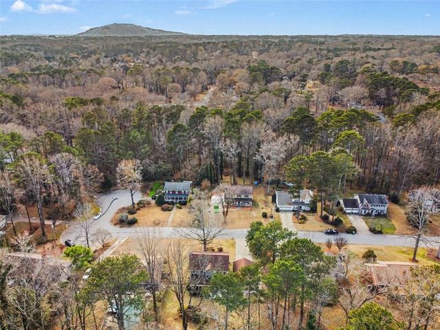 1490 HICKORY SW Lane, Lilburn, GA 30047