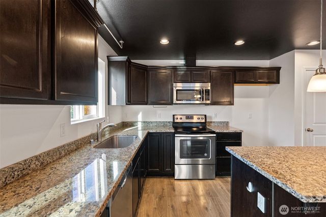 4233 SE Horsehead Way, Port Orchard, WA 98366