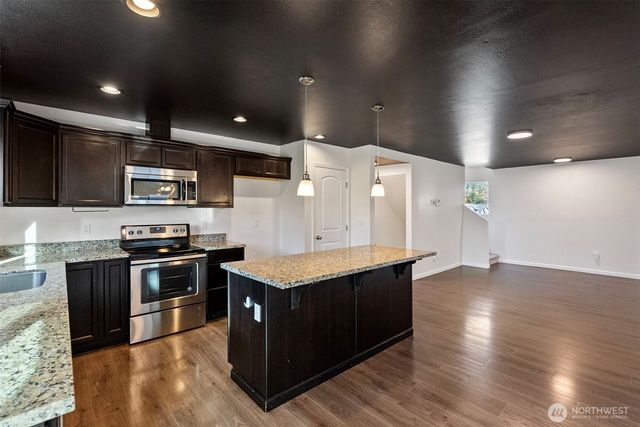 4233 SE Horsehead Way, Port Orchard, WA 98366