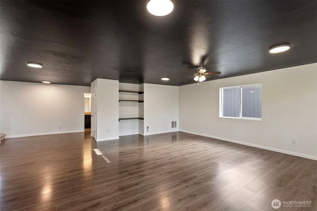 4233 SE Horsehead Way, Port Orchard, WA 98366