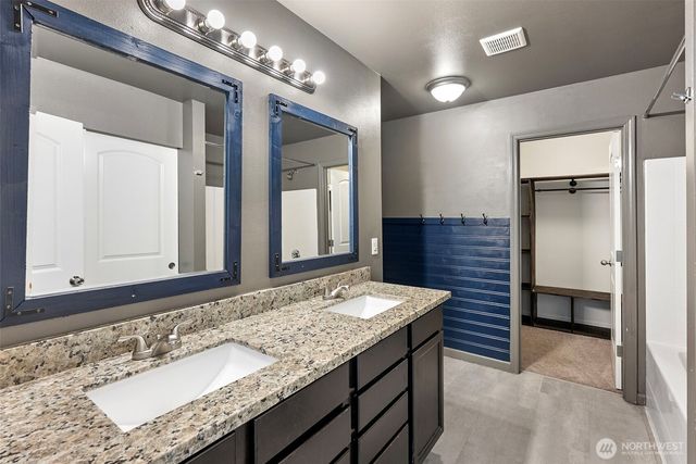 4233 SE Horsehead Way, Port Orchard, WA 98366