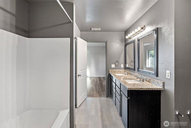 4233 SE Horsehead Way, Port Orchard, WA 98366