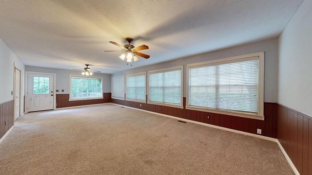 866 Pen Oak Dr, Cookeville, TN 38501
