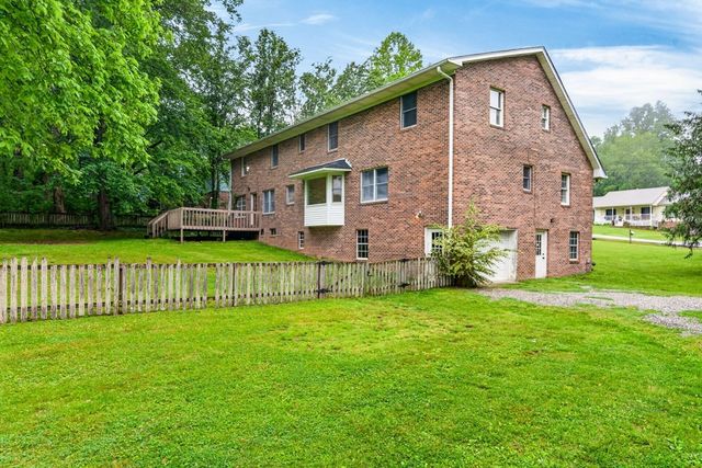 866 Pen Oak Dr, Cookeville, TN 38501