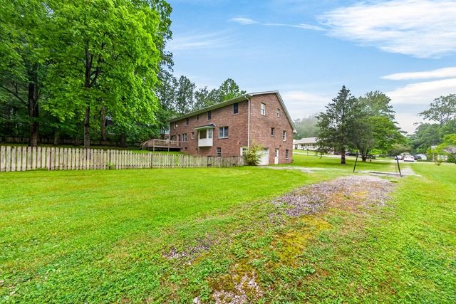 866 Pen Oak Dr, Cookeville, TN 38501