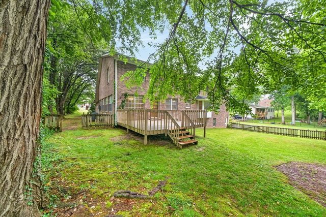 866 Pen Oak Dr, Cookeville, TN 38501
