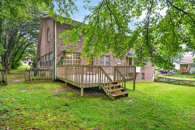 866 Pen Oak Dr, Cookeville, TN 38501