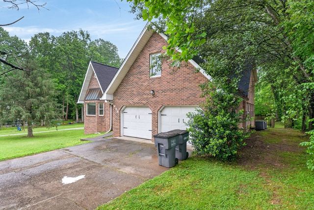 866 Pen Oak Dr, Cookeville, TN 38501